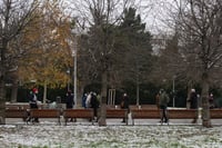 Varias comunidades en los Alpes austríacos suspendieron las pruebas masivas de coronavirus el domingo y se instó a otras a hacer lo mismo después de que una tormenta arrojó grandes cantidades de nieve y generó alertas por posibles avalanchas. (ARCHIVO) 
