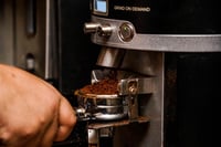 Si estás pensando en llevar una nueva cafetera a tu casa esta navidad, es importante que conozcas cuales son las más recomendadas por los baristas profesionales y cuales son las ventajas y desventajas de cada una de ellas. (ESPECIAL)