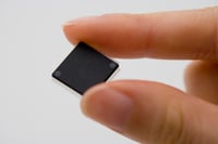 Investigadores daneses han desarrollado un nanochip que puede alcanzar la supremacía cuántica, es decir, cuando un procesador cuántico realiza un tipo de tarea prácticamente imposible para un ordenador clásico, aunque no han realizado el experimento real definitivo, ya que necesita muchos recursos económicos. (ESPECIAL) 
