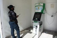 Los hechos ocurrieron presuntamente la noche del sábado en uno de los tres expendedores de dinero ubicados sobre la calle Primero de de Enero a la altura del fraccionamiento Monclova.