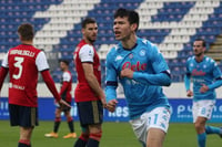 El atacante mexicano Hirving Lozano marcó el tercer gol del Napoli en el triunfo de su equipo 4-1 frente al Cagliari. (EFE)