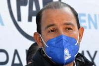 Marko Cortés Mendoza, presidente nacional del PAN celebró la decisión del INE de impedir que el presidente, Andrés Manuel López Obrador realice menciones sobre el proceso electoral 2021 en sus conferencia mañaneras y también exigió que se “cuiden las manos a los mal llamados 'Siervos de la Nación' que lo mismo reparten dinero en efectivo, que hacen propaganda política con la vacuna contra el COVID-19. (ARCHIVO)