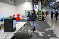 Los colegios electorales de Portugal continental y Madeira han cerrado a las 19:00 GMT para la primera vuelta de las elecciones presidenciales del país, celebradas en pleno confinamiento y que continuarán una hora más en Azores por la diferencia horaria. (EFE) 
