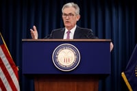 El presidente de la Fed, Jerome Powell, consideró que 'lo más importante ahora mismo son las vacunaciones'. (ARCHIVO) 