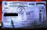 La licencia de funcionamiento que fue detectada en un establecimiento contaba con logos de la pasada administración municipal.