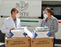 Autoridades municipales hicieron entrega de diez ventiladores al Hospital del ISSSTE de Gómez Palacio.