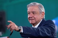 Sin mover ni un ápice su estrategia, AMLO regresa del COVID-19