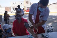La Dirección de Salud Municipal inició hace una semana brigadas en ejidos y colonias con las cuales se llevan acciones de revisión médica, así como vacunación y desparasitación canina, y se trabaja en coordinación con Bienestar para llevar el registro a los programas sociales federales a un mayor número de matamorenses que puedan ser beneficiarios de estos. (MARY VÁZQUEZ)