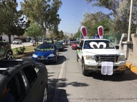 En el trayecto hubo carros alegóricos, clásicos y deportivos, personajes de fantasía, música, payasos, moto chopper, y botargas.
(FERNANDO COMPEÁN)