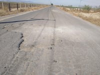 En pésimas condiciones se encuentra la carretera a Filipinas, así como el camino de acceso del ejido Flor de Mayo, de Matamoros. (MARY VÁZQUEZ)