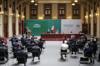 Firman AMLO y gobernadores acuerdo por la democracia