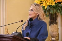 Rechazan vulnerar derechos de Jeanine Áñez en Bolivia