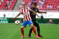 Uriel Antuna recibe abucheos de la afición de Chivas