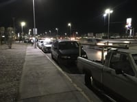 Hacen fila por dosis en Coliseo de Torreón previo a vacunación