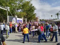 Con desorden, inicia en Torreón aplicación de segunda dosis contra COVID a adultos mayores