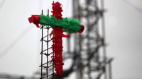 El 3 de mayo se celebra el Día de la Santa Cruz, una fecha en la que personas indígenas, trabajadores de la construcción y comunidades agrícolas se reúnen para colocar cruces, ir a misa, hacer procesiones religiosas y celebrar con un gran festín. (Especial) 