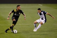 Con gol de último minuto, los Rayados de Monterrey le sacaron el empate a dos tantos al Columbus Crew, en el juego de ida de los cuartos de final de la Liga de Campeones de la Concacaf. (AP)