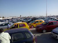 Arriban por vacunas antiCOVID desde 5 de la mañana a Coliseo de Torreón