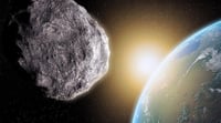 Si bien parece improbable que impacte un asteroide de gran tamaño con la Tierra en los próximos cien años, los expertos exigen mejorar los sistemas de detección temprana ya que, cuanto más se tarde en localizar el peligro, más difícil será desviarlo. (ESPECIAL) 
