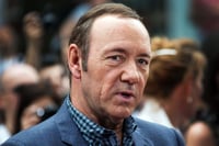 La demanda civil contra el actor Kevin Spacey que le acusa de haber agredido sexualmente a un adolescente en la década de los ochenta puede desestimarse después de que los abogados del denunciante comunicaran al juez este jueves que no ha querido identificarse. (ESPECIAL) 