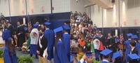 Niegan diploma a estudiante en EUA por portar la bandera mexicana