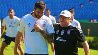 Miguel Herrera y André-Pierre Gignac, durante el primer entrenamiento de los Tigres. (CORTESÍA)