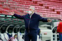 Víctor Manuel Vucetich es el director técnico de Chivas. (ARCHIVO)