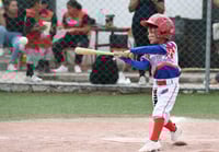 Se vivieron emocionantes juegos, con gran cantidad de carreras, a lo largo de la Serie Regional disputada en La Compresora. (JESÚS GALINDO)