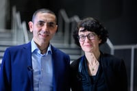 Siete científicos cuyo trabajo contribuyó al diseño de las vacunas contra el COVID-19 recibirán el premio Princesa de Asturias a la investigación científica. (EFE) 