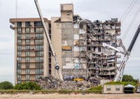 Suman 16 muertos por el derrumbe de una torre residencial en Miami-Dade