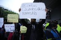 Padres de niños con cáncer desbloquean acceso al Aeropuerto de CDMX