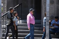 Un 64 % de los trabajadores en Torreón gana hasta dos salarios mínimos al mes. (ARCHIVO) 