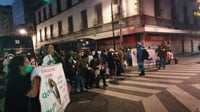 Extrabajadores jubilados del Instituto Mexicanos del Seguro Social cumplieron este viernes cuatro días de plantón en la Ciudad de México para exigir el pago de sus afores. (SERGIO A. RODRÍGUEZ)