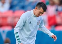 Luego del gran susto que dio el duro golpe que recibió el mexicano, Hirving 'Chucky' Lozano en el partido de la Selección Nacional ante Trinidad y Tobago en la Copa Oro, se informó que el delantero está consciente y estable. (TWITTER) 