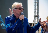 ¿Quién es Richard Branson, multimillonario que viajó hoy al espacio?