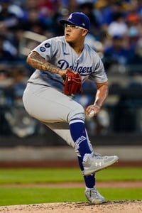 El mexicano Julio Urías Urías lanzó por espacio de cinco entradas, en las que permitió dos imparables, no aceptó carreras, dio dos bases por bolas y ponchó a cinco enemigos (ESPECIAL) 