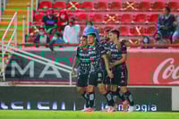 Golea Necaxa a unos desangelados Pumas