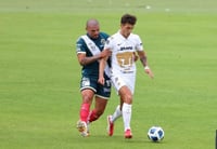 Con un par de goles en el complemento, los Pumas finalmente consiguieron el domingo su primera victoria del torneo Apertura mexicano al vencer en casa 2-0 al Puebla por la sexta fecha.