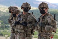 Estados Unidos obligará al personal militar a vacunarse contra el COVID-19