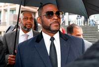 Un controlador R. Kelly prohibió a las novias con las que vivía ver una serie documental que lo retrataba como un depredador sexual y las vigiló durante una entrevista con la presentadora Gayle King, testificó una de las mujeres el martes en el juicio por tráfico sexual contra el cantante de R&B.