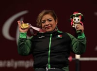 La deportista mexicana Amalia Pérez conquistó la medalla de oro en powelifting de menos de 61 kilos (ESPECIAL) 