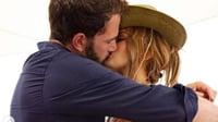¿Ben Affleck planea proponerle matrimonio a Jennifer Lopez?; lo captan viendo anillos en Tiffany