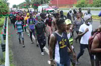 Una tercera caravana de migrantes parte desde el sur de México