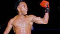 Un día como hoy pero de 1995, Nigel Benn defendió la corona de peso Supermedio WBC