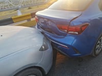 Dos accidentes simultáneos ocurren en puente de Torreón