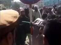 Presunto ladrón capturado por talibanes es flagelado públicamente en Kabul