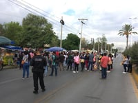 Bloquean bulevar Revolución de Torreón por vacunas antiCOVID agotadas