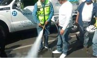 Policías detienen a gasero por abrir manguera de pipa de gas durante bloqueo en CDMX