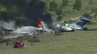 Un avión con 21 personas a bordo se estrella en Texas y deja un herido leve