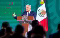 AMLO presume 'medalla de plata' que le dio el Financial Times en popularidad
